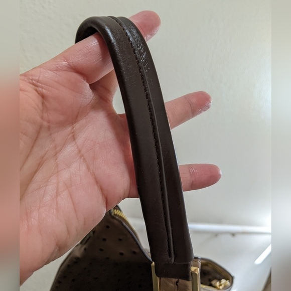 GILI🔥 Ostrich Embossed Hobo Bag - Picture 6 of 17